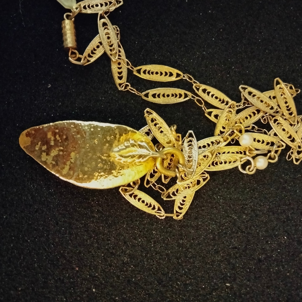 Leaf necklace